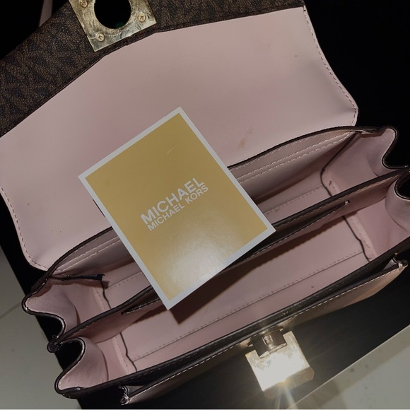 Michael Kors Crossbody monogrammed two tone bag - Picture 8 of 10